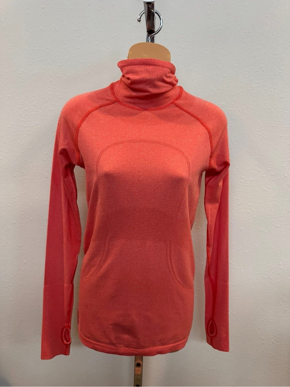 Lululemon size 6